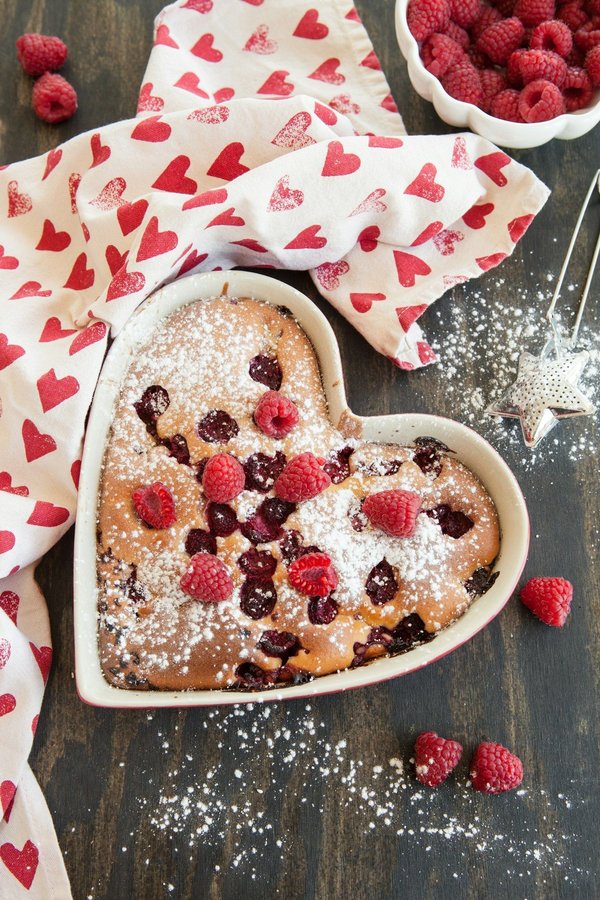 Comment réussir un clafoutis aux cerises avec une pâte légère et aérienne?